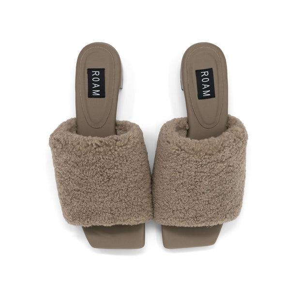 ROAM FUZZY SQUARE OAT FAUX SHEARLING