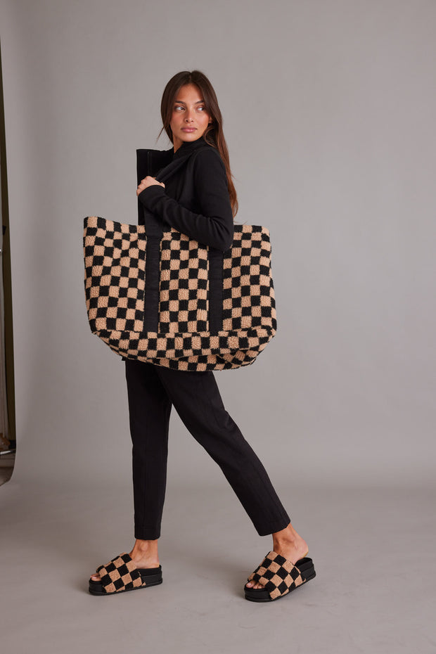 ROAM CHECKERED FUZZY SHOPPER NUDE & BLACK